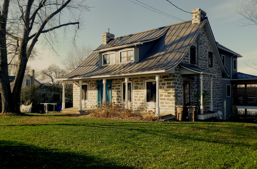 SaintFrançoisdeLaval, 04 nov. 2022. Boul. des Milleîles. a photo