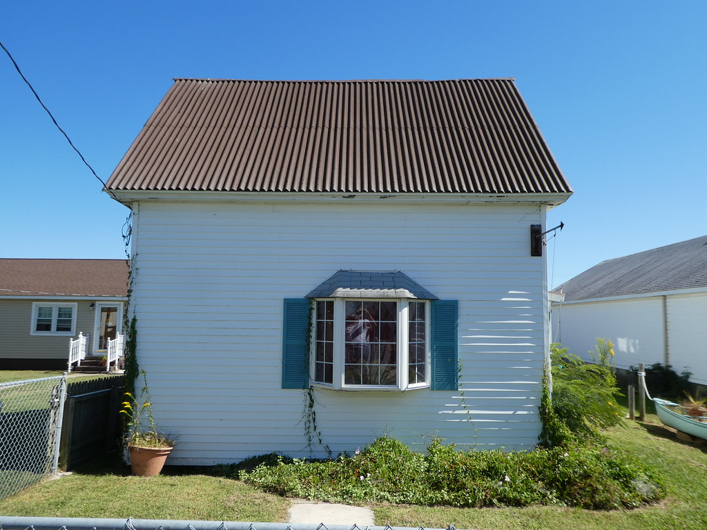 Tangier Island House Tangier Island is in the Chesapeake B… Flickr