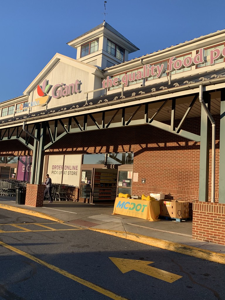 Ped Safety Outreach Giant (Germantown) MCDOT greeted sho… Flickr