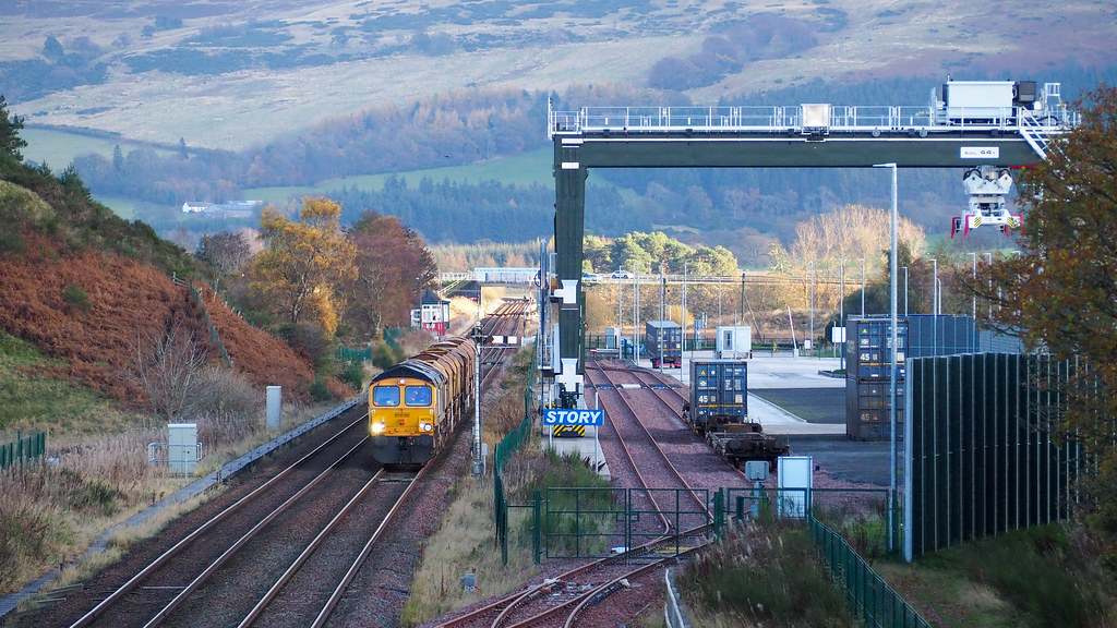 66724 Blackford 6 Nov 2022 GBRf 66724 passing Highland Spr… Flickr