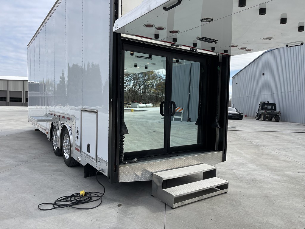 2020 Featherlite 32’ Liftgate Stacker Trailer 2020 Feather… Flickr