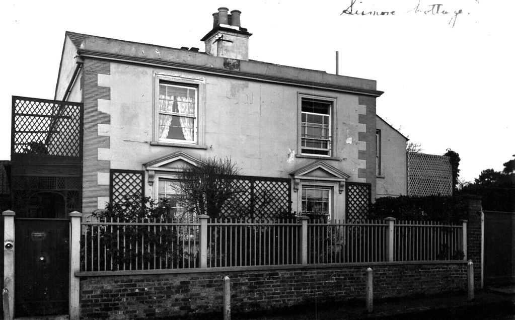 Bushey. Lismore Cottage, 66 Clay Hill. terry trainor Flickr