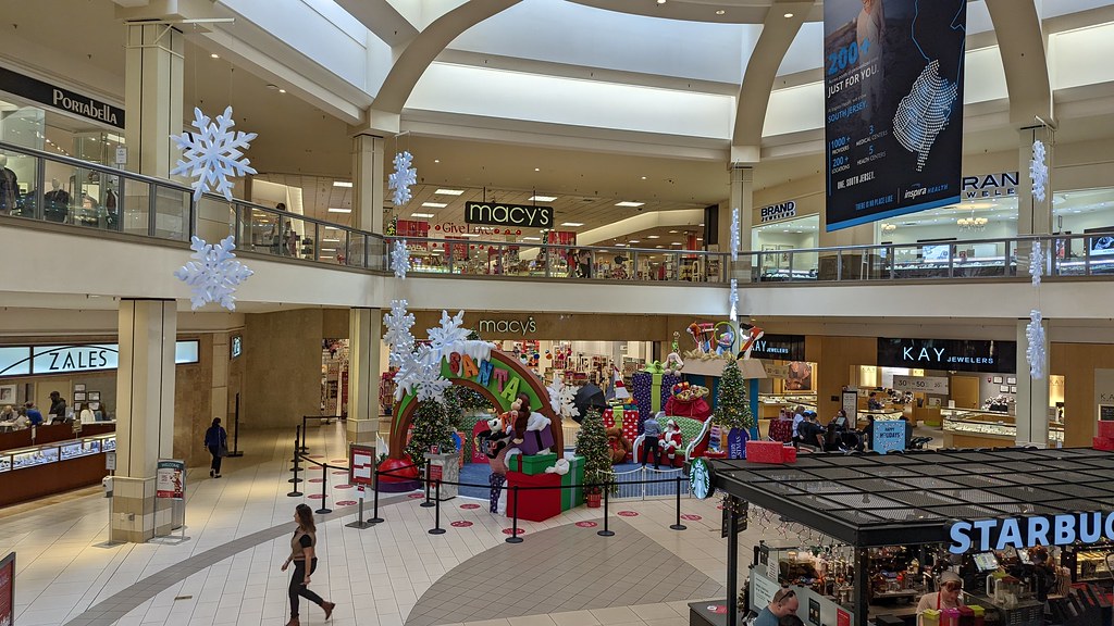 20221110 Deptford Mall Center Court Santa Claus phot… Flickr