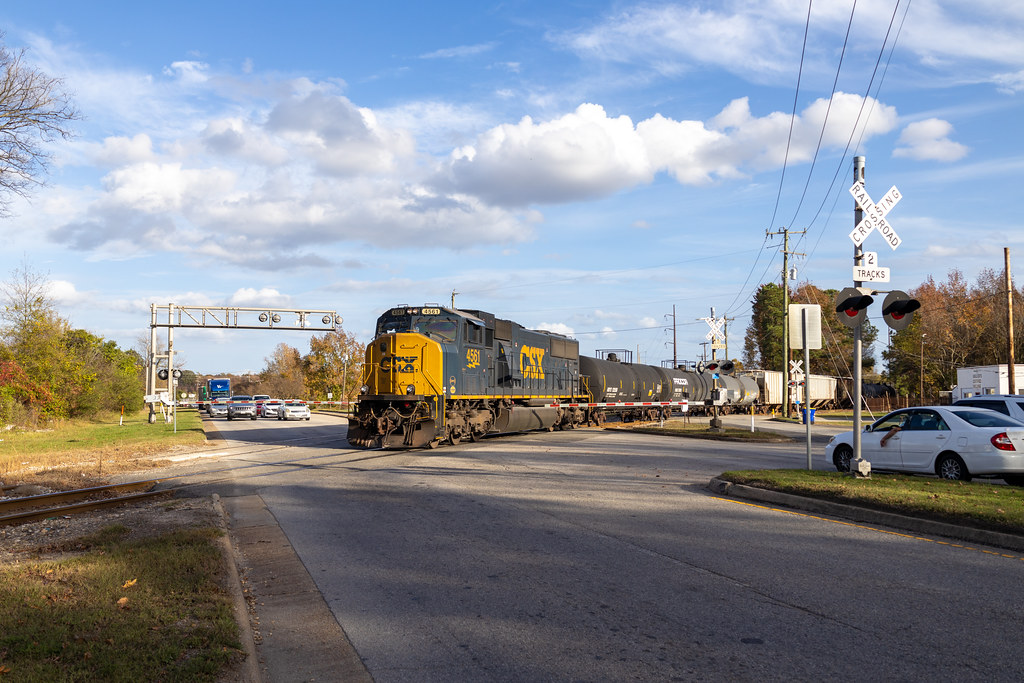 L24506 CSXT 4561 South at Hopewell, VA shoving into Yard… Flickr
