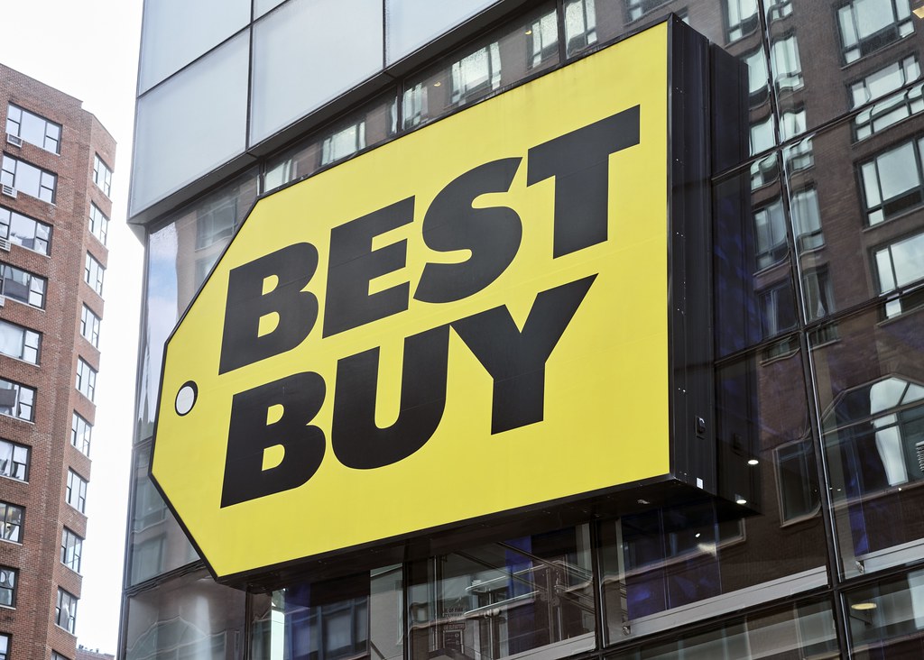 Best Buy A Best Buy retail store in a major city. Best Buy… Flickr