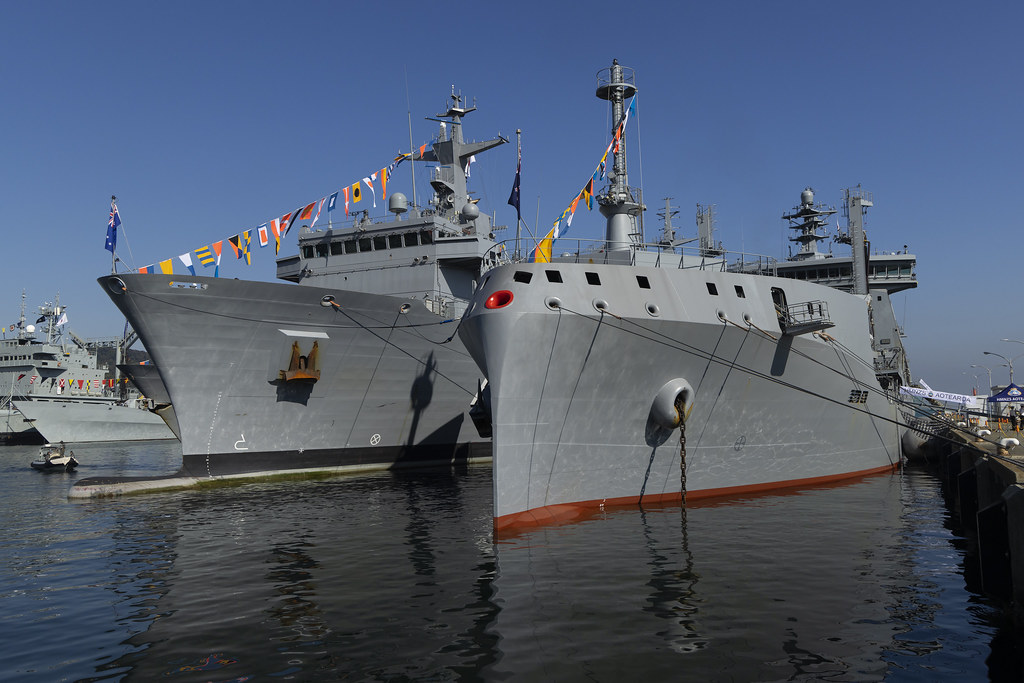 HMNZS Aotearoa (A11), HMAS Stalwart (A304) & HMAS Hobart (… Flickr