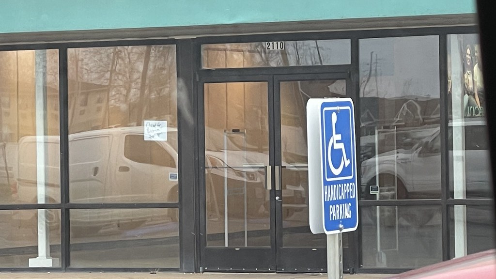 Closed former Maurices store, Kirksville, Mo JayT2023 Flickr