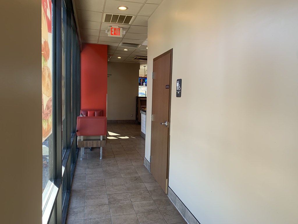 Arby's interior Arby's 1585 (3,011 square feet) 7110 Mech… Flickr