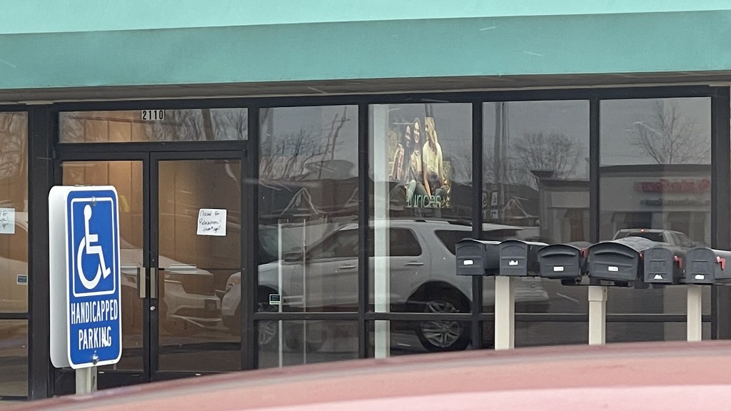 Closed former Maurices store, Kirksville, Mo JayT2023 Flickr