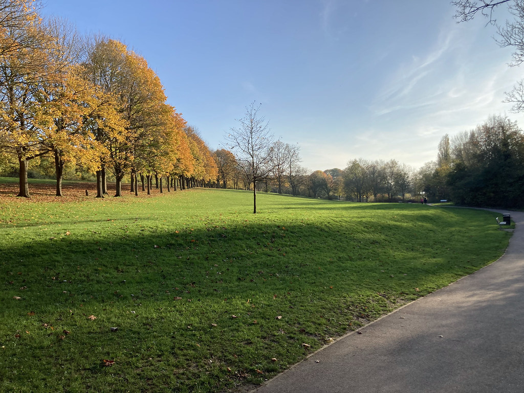 Fairlands Park, Stevenage A green ribbon following the val… Flickr