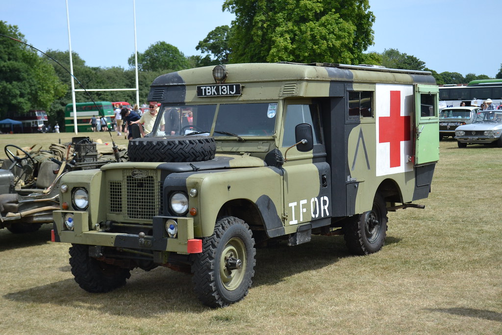Land Rover Army Ambulance at Alton Bus Rally Land Rover Ar… Flickr