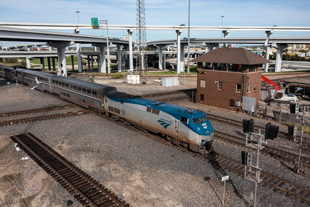 AMTK 59 Fort Worth TX Amtrak 21 Texas Eagle at Tower 55.… Flickr