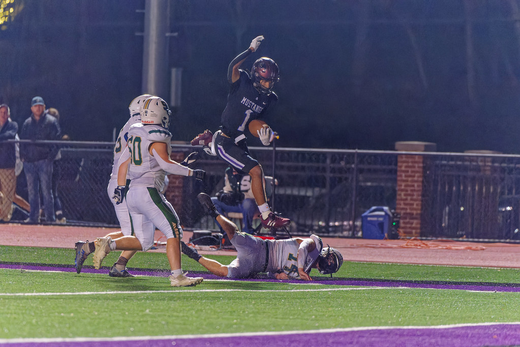 WHM01402_DxO Mustang Football Flickr