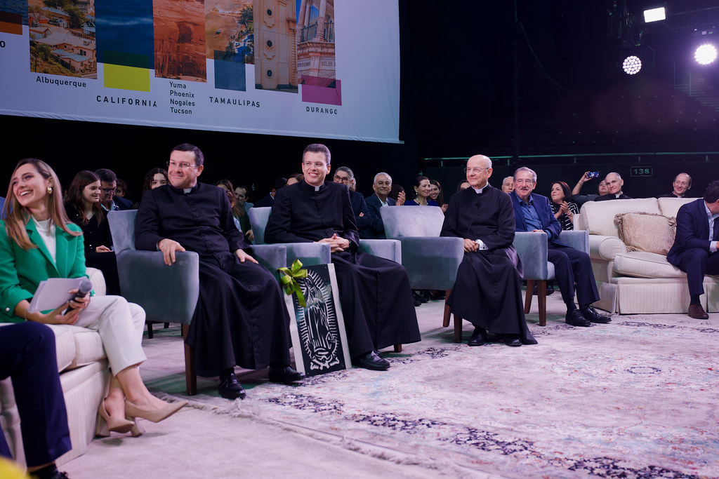 El prelado del Opus Dei en México Viaje de Mons. Fernando … Flickr