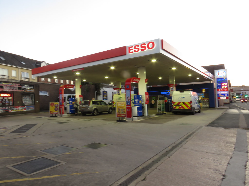 Esso 3234 East Street, Newton Abbot, Devon TQ12 1AQ Flickr