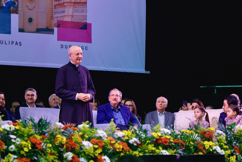 El prelado del Opus Dei en México Viaje de Mons. Fernando … Flickr