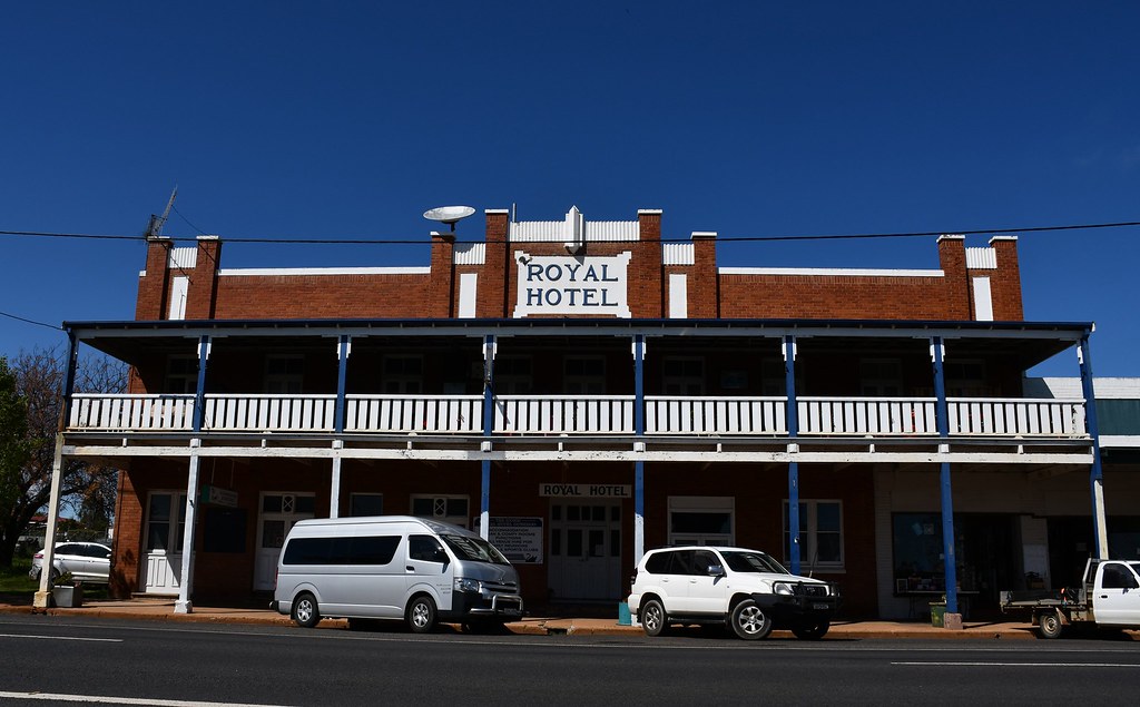 Royal Hotel with Art Deco touches, at Dunedoo, New South W… Flickr
