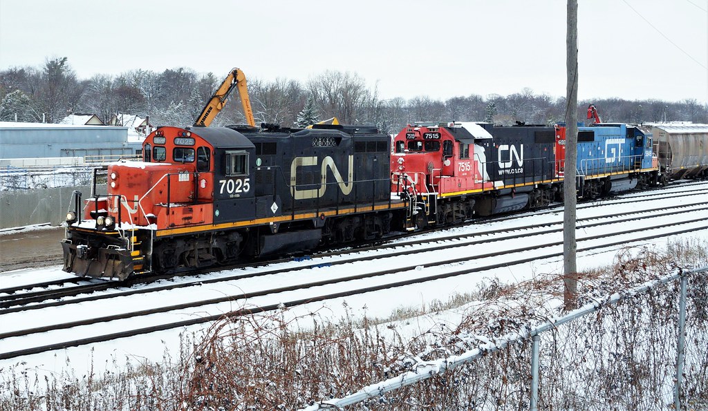 Junkyard Dogs Putting the Stratford train together at Vic … Flickr