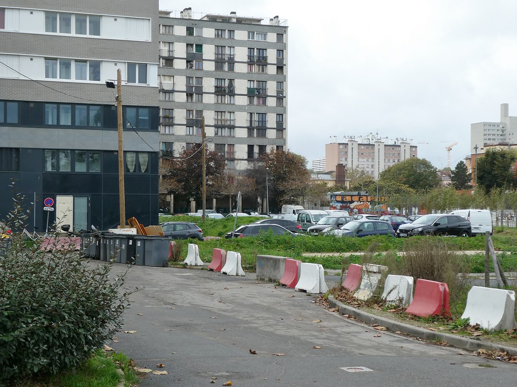 IvrysurSeine Youri Gagarine Noobax Flickr