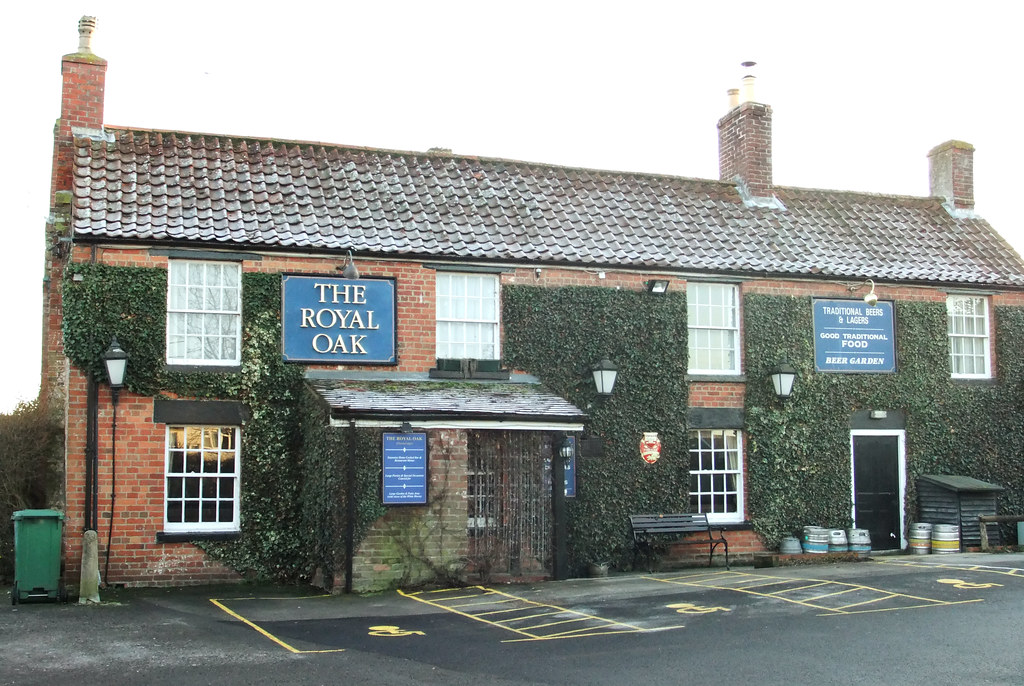 THE ROYAL OAK, HAWKERIDGE 200111 The Royal Oak, Hawkeridge… Flickr
