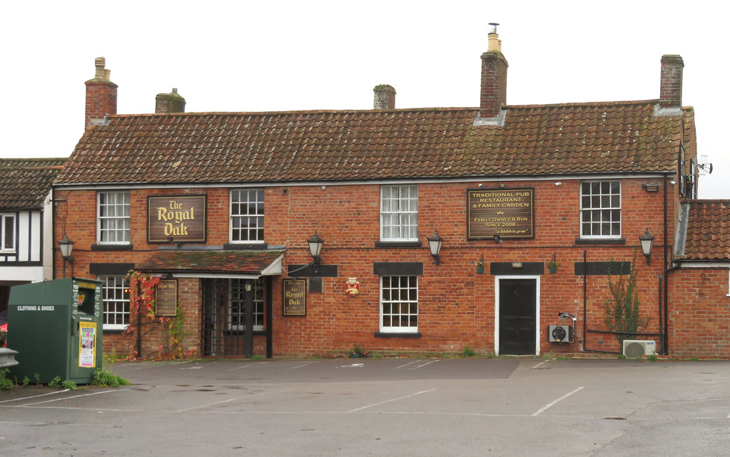 ROYAL OAK, HAWKERIDGE 071122 The Royal Oak, Hawkeridge, Wi… Flickr