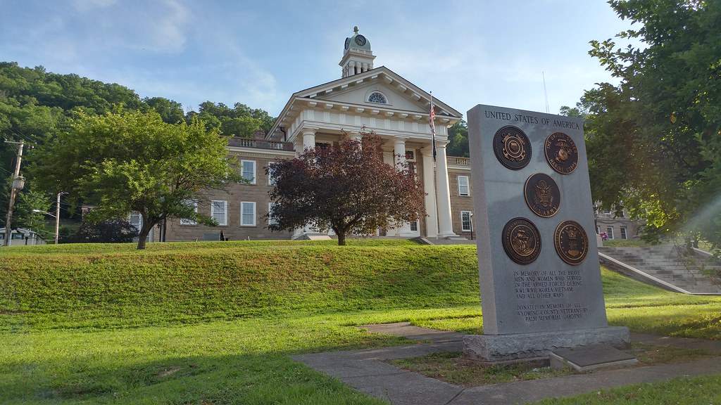 Veterans Memorial, Wyoming County Courthouse, Pineville, W… Flickr