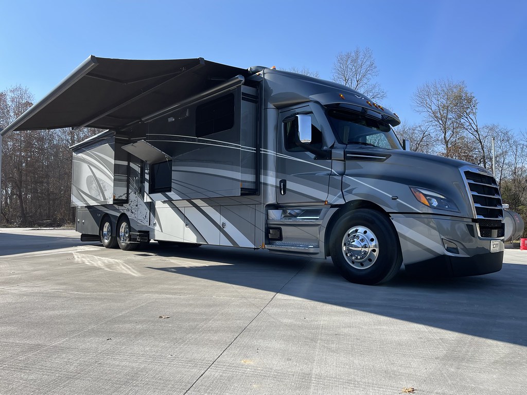 2022 Renegade XL 45 Quad Slide Motorhome 600HP Low Miles! Flickr