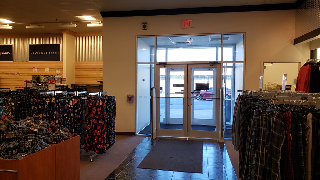 Boscov's Department Store via W. Patrick Street & Waverley… Flickr