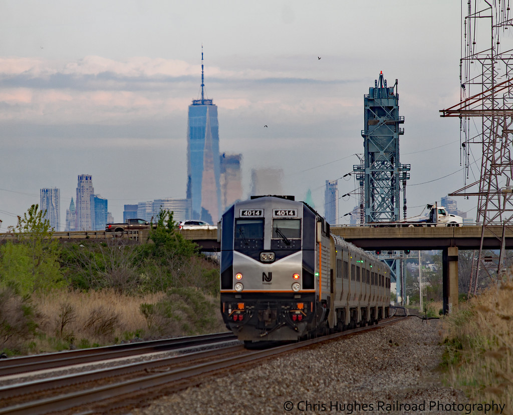 New Jersey Transit Train 1128 continues eastbound through … Flickr