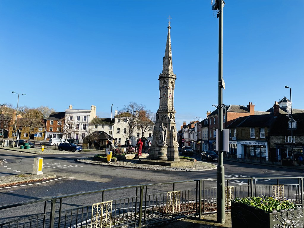 Banbury Cross, Oxfordshire Alex JD Flickr