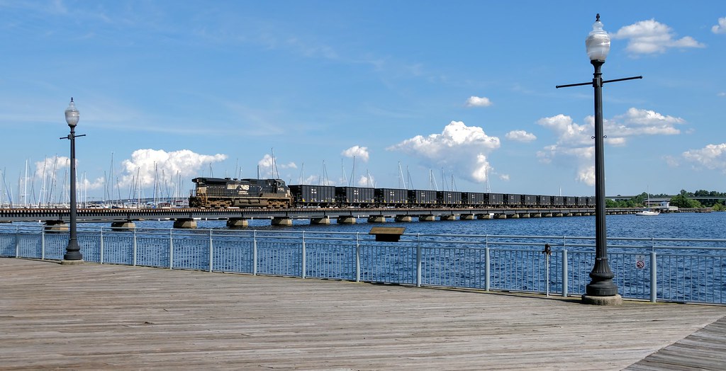 Trent River Waterfront Norfolk Southern train P29 (the New… Flickr