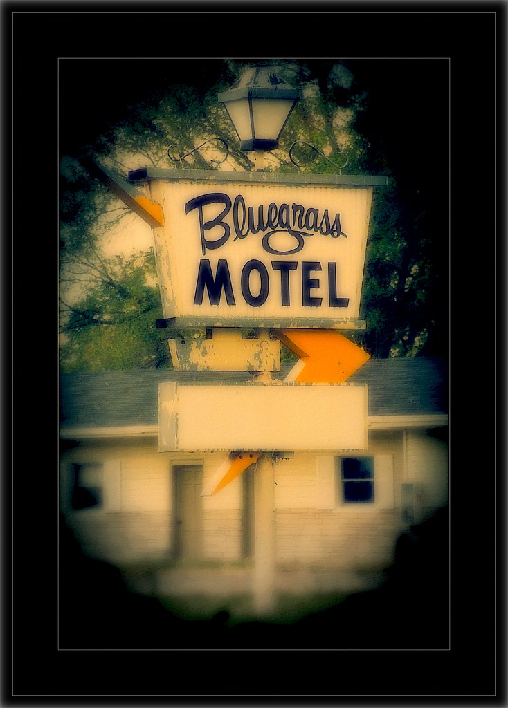 BLUEGRASSElizabethtown, KY. Best Motel Font Ever ! Flickr