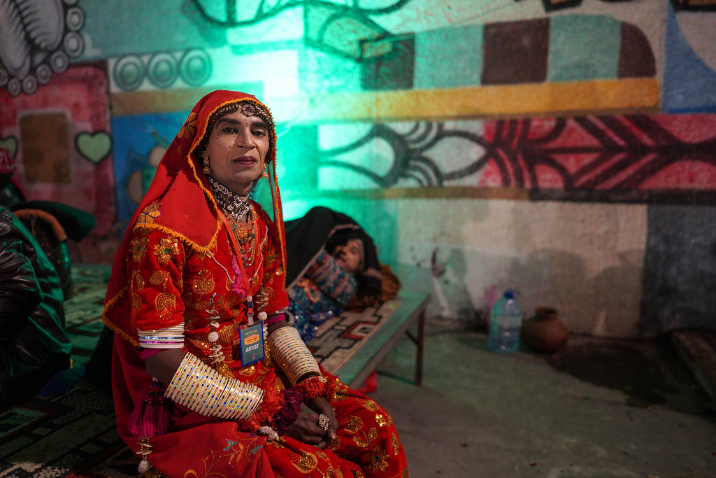 Dancing women from Rahim Yar Khan Sadly, it all ends here Flickr