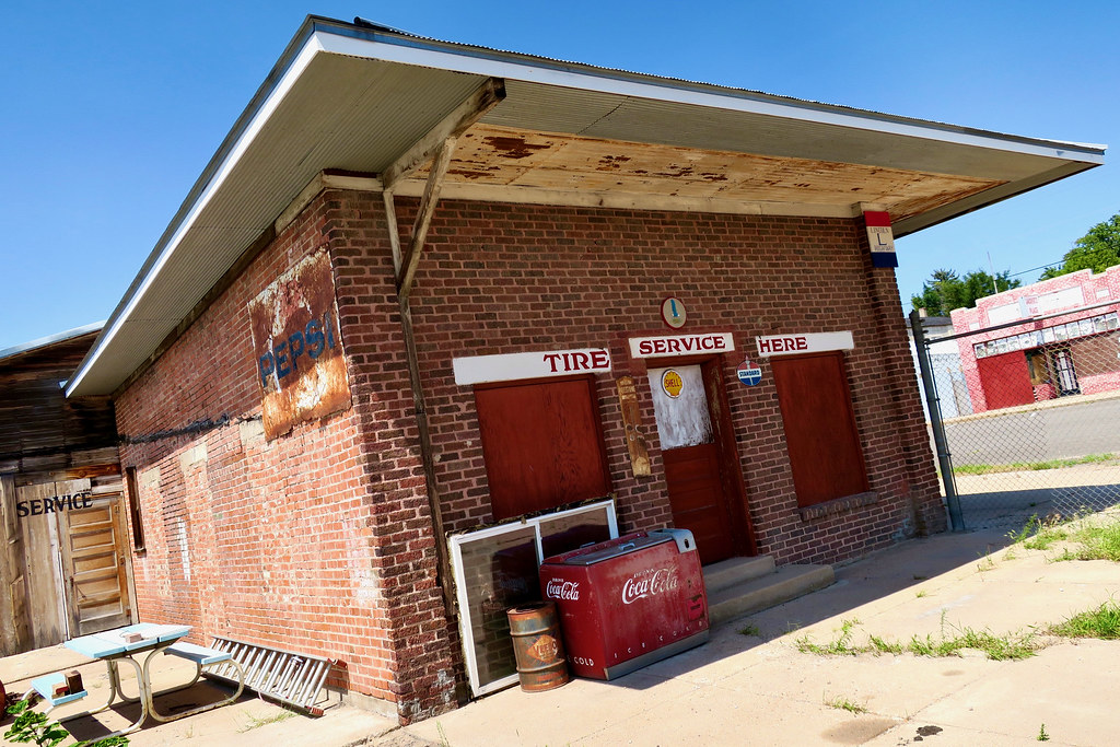 Tire Service Here, Big Springs, NE An abandoned gas statio… Flickr