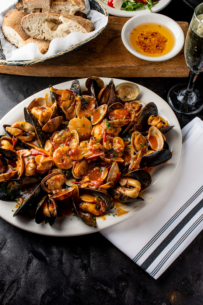 Garlic Shallot Mussels Mussels in Spanish Caldo de Pescado… Flickr