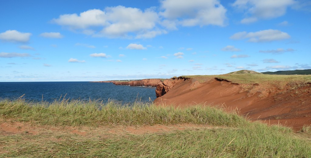 Falaises près du phare du L'ÉtangduNord, île de … Flickr