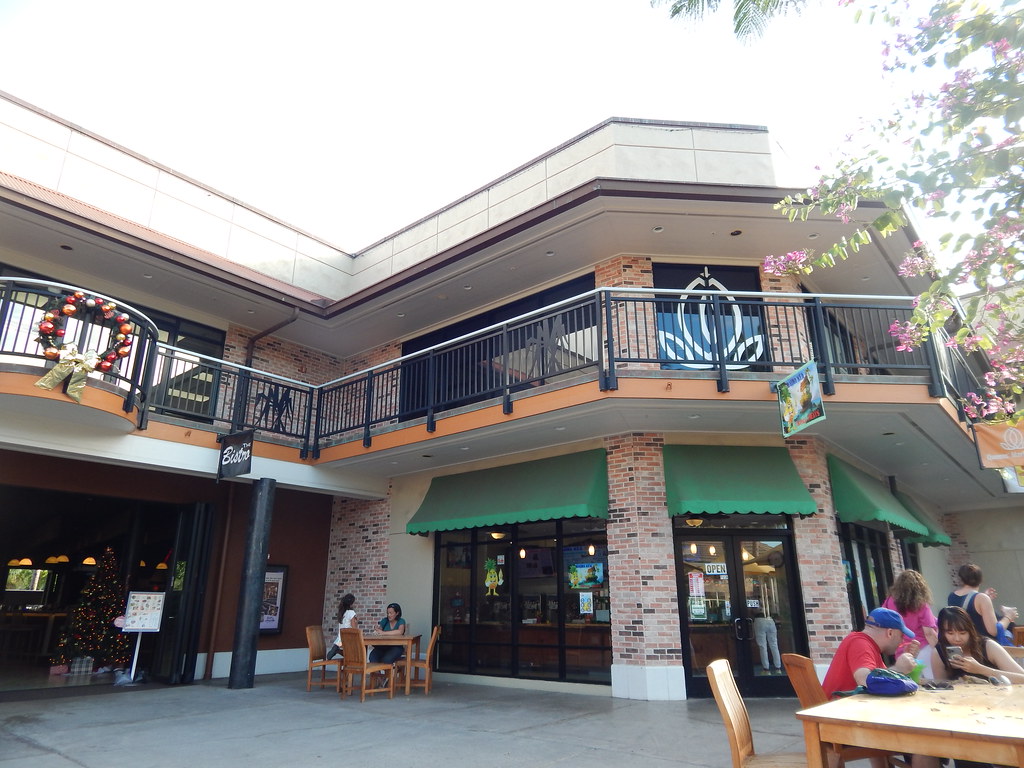 Queens' Marketplace, Waikoloa, Hawaii Friday James Fujita Flickr