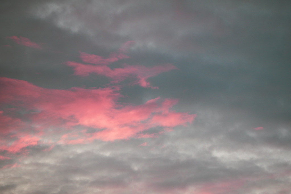 Pink in the Sky, Cardiff A smudge of pink in the late afte… Flickr