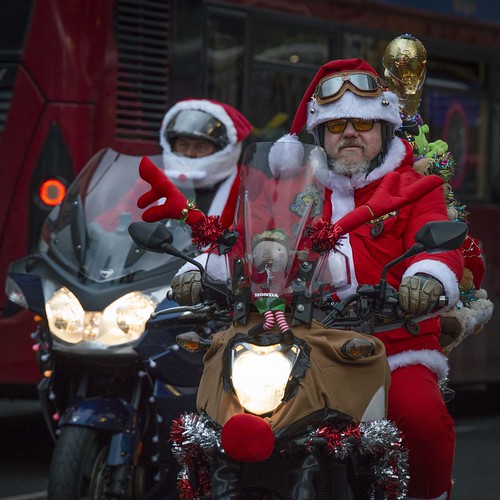 Bristol Santa's on a bike 2022 Jeremy Fennell Flickr