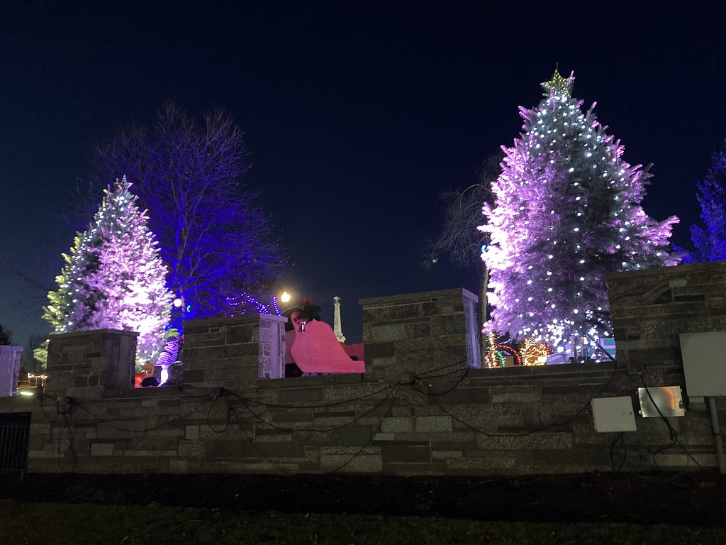 Christmas Lights 12.4.22 Twinsburg, OH Daniel Westfall Flickr