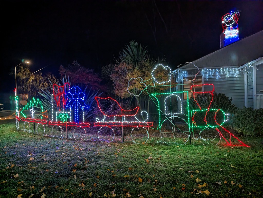 Christmas lights, San Mateo mliu92 Flickr