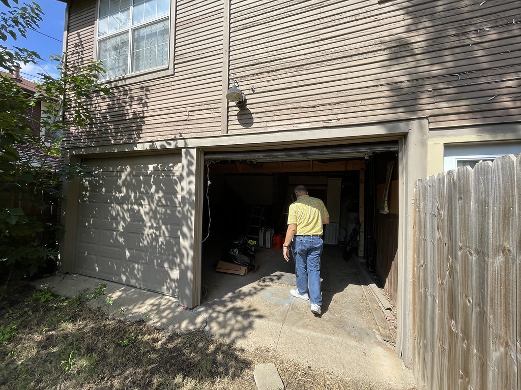 Exterior.Garage.Front Tommy Hadden Flickr