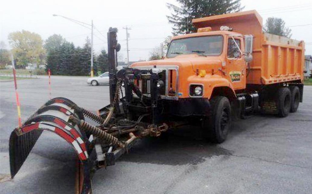 Town of Volney, NY 2000 International 2674 6x4 dumpplow … Flickr