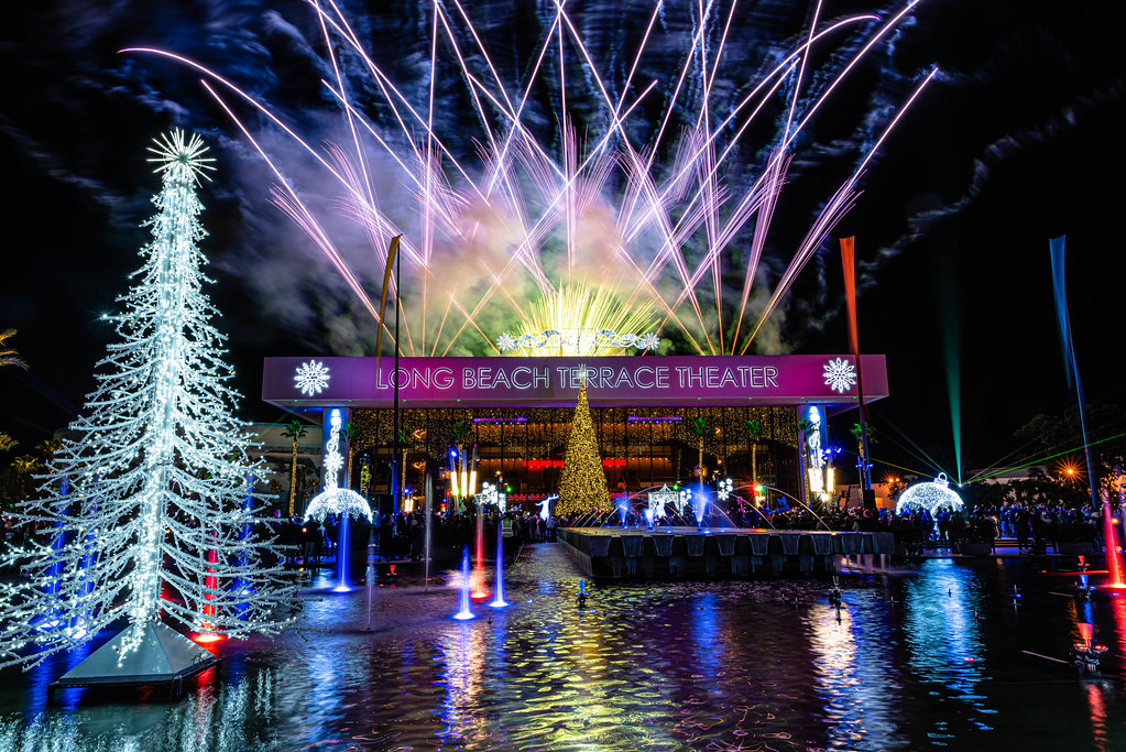 Long Beach's 8th Annual Christmas Tree Lighting and Firewo… Flickr