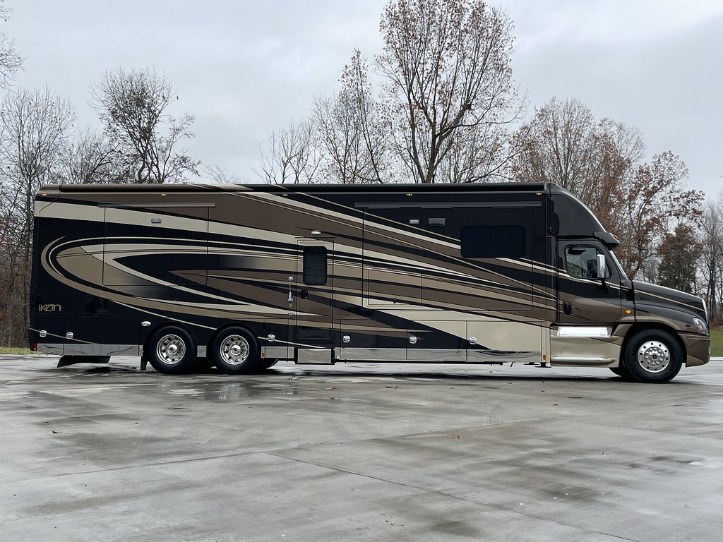 2018 Renegade Ikon 600HP Quad Slide Motorhome 2018 Renegad… Flickr