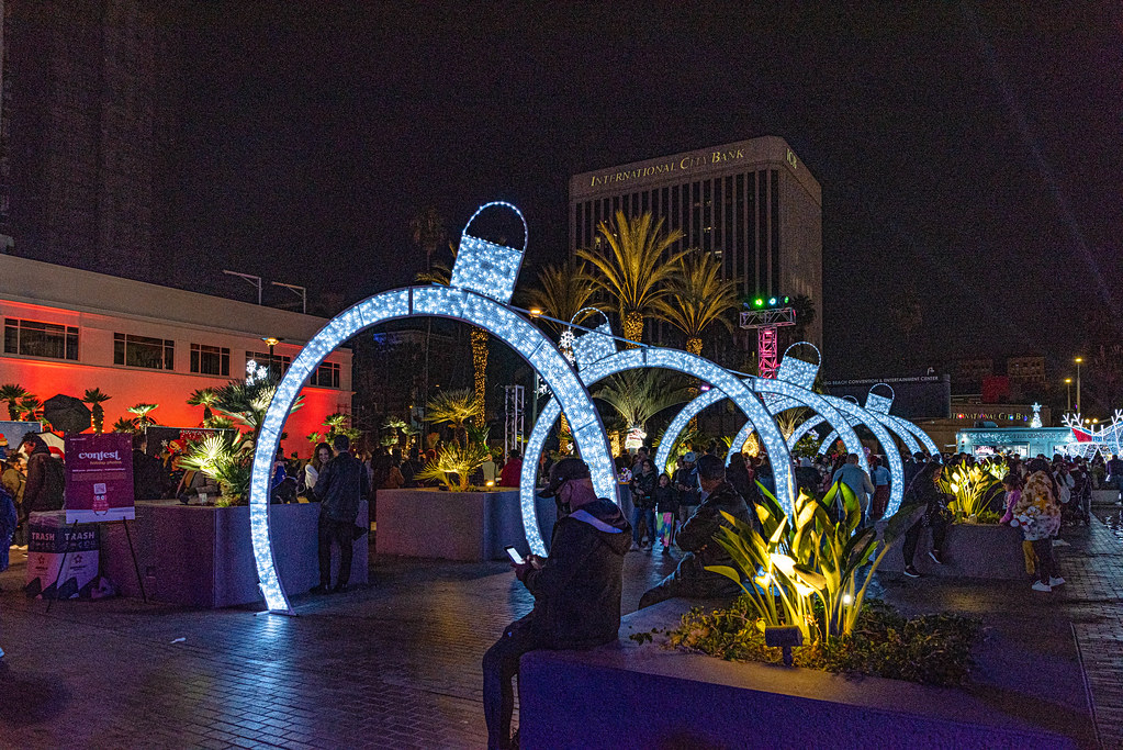 Long Beach's 8th Annual Christmas Tree Lighting and Firewo… Flickr
