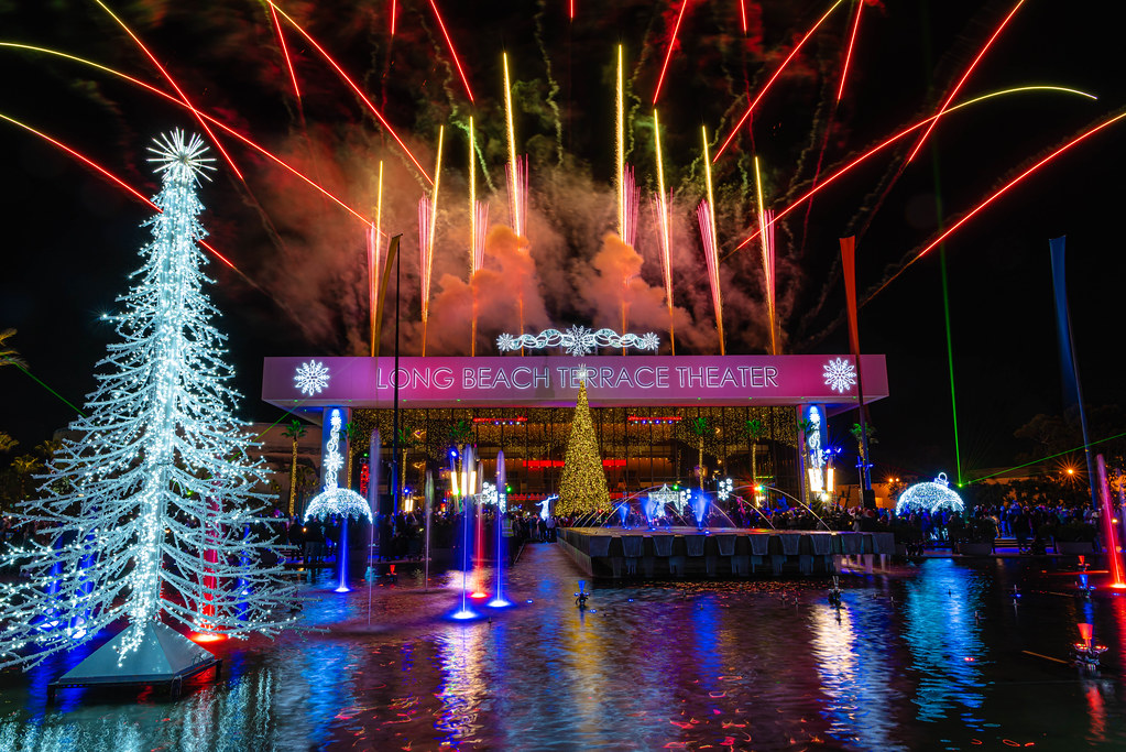 Long Beach's 8th Annual Christmas Tree Lighting and Firewo… Flickr