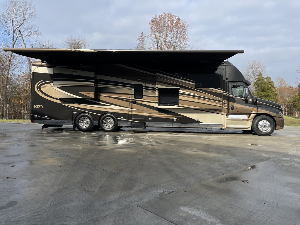 2018 Renegade Ikon 600HP Quad Slide Motorhome 2018 Renegad… Flickr