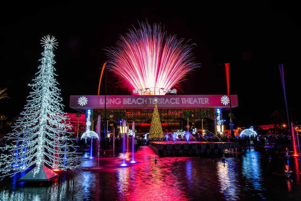 Long Beach's 8th Annual Christmas Tree Lighting and Firewo… Flickr