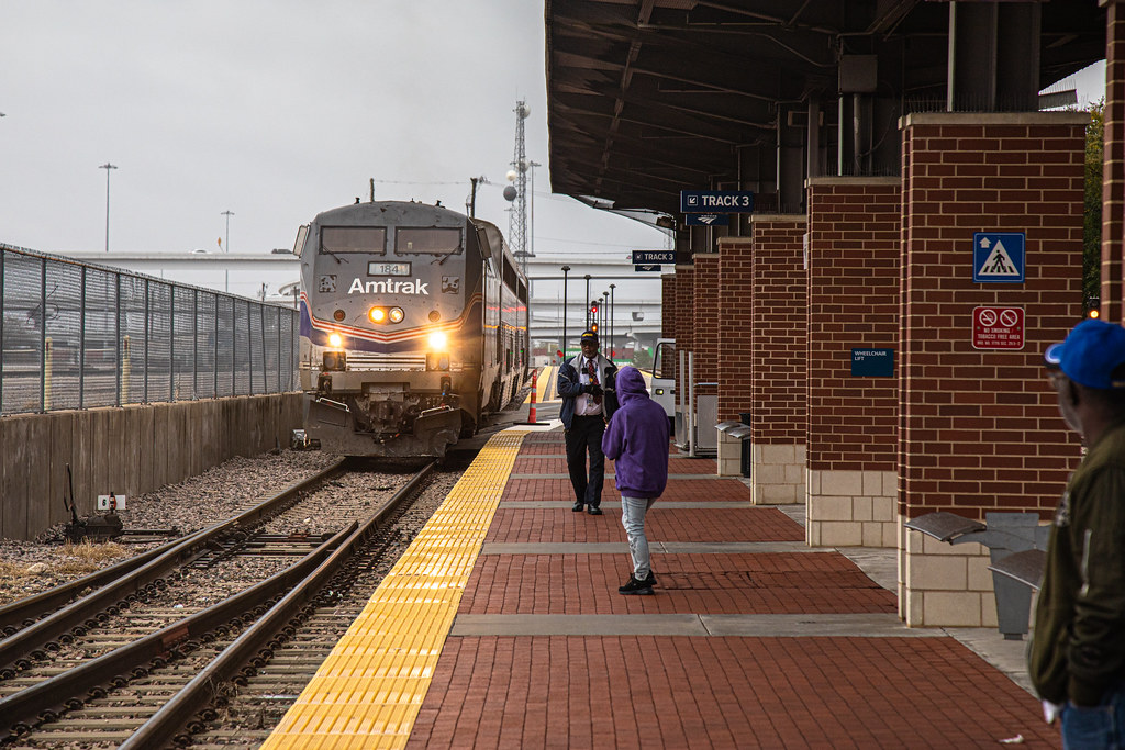 Amtrak 184 in Fort Worth, Tx Amtrak’s Heartland Flyer make… Flickr